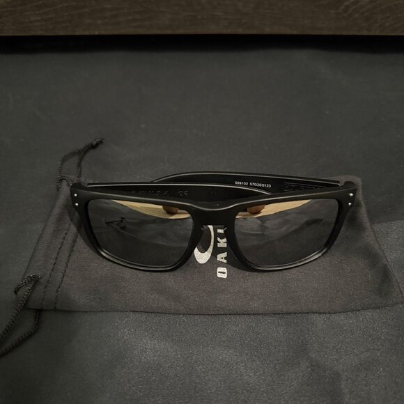 Oakley Holbrook Mens Sunglasses 9102 Silver Reflective Lenses - Picture 4 of 6